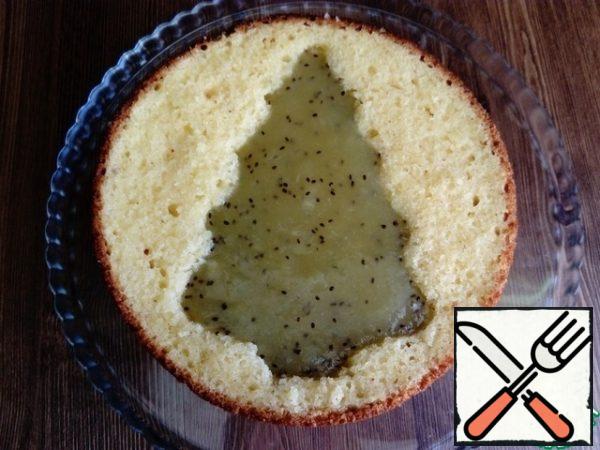 The cake is taken out of the refrigerator remove the forming ring. And pour the jelly into the Christmas tree. The cake is covered with cling film and put in the refrigerator for 1 hour.