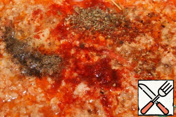 Add basil, oregano, paprika, cayenne pepper, ground black pepper and bay leaf. If desired, add a little cinnamon, I did not add it.
