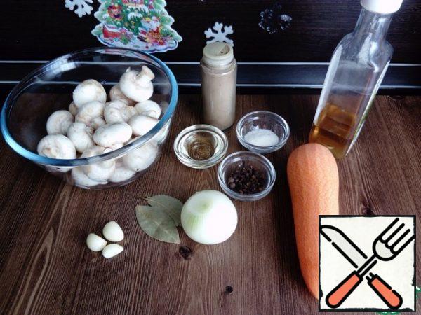 Prepare the ingredients. My mushrooms, onions, garlic, carrots cleaned.