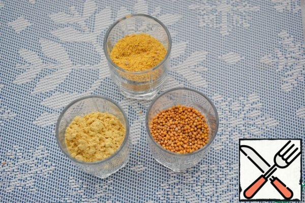 Here they are, the three components of the future mustard: mustard powder, whole mustard seeds and ground mustard seeds.