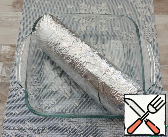 Roll neatly roll, wrap in 2 layers foil place in any form of. Cook in the oven, slowly raising the temperature from 50-60 to 120-150°C. Cook for about 2 hours.Ready Brawn cool without unwrapping, in foil for about 12 hours. When cooling down, you can press down slightly with a load, so that it is better compressed. I covered it with a chopping Board and put a pot of water on top.