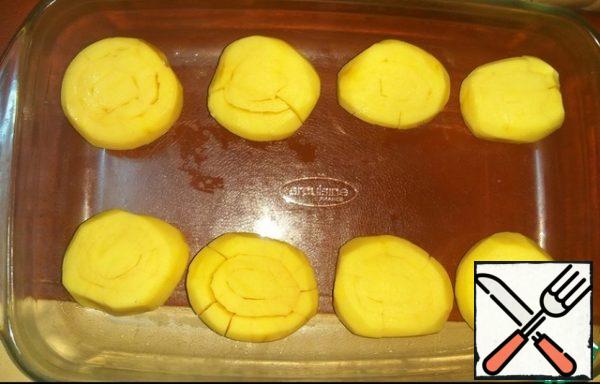 Put the potatoes in a baking dish, pour half of the melted butter, salt, pepper to taste.
Cover with foil, bake at 180 degrees for 25-30 minutes, until potatoes are cooked.