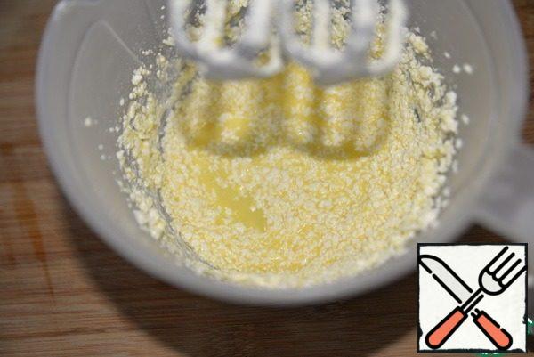 Combine the liquid ingredients and the butter with the sugar, whisk.
