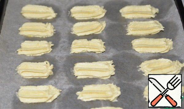 Put the dough in a bag and lay out the cookie blanks about 5 cm long, leaving a distance between them. I'll tell you right away, so that the picture remains on the cookies, it must be put in the freezer for 30 minutes, I didn't do that.
From this amount, 18 pieces turned out.
Place the baking sheet in a preheated 180 degree oven. Bake until light golden brown for about 20 minutes.
