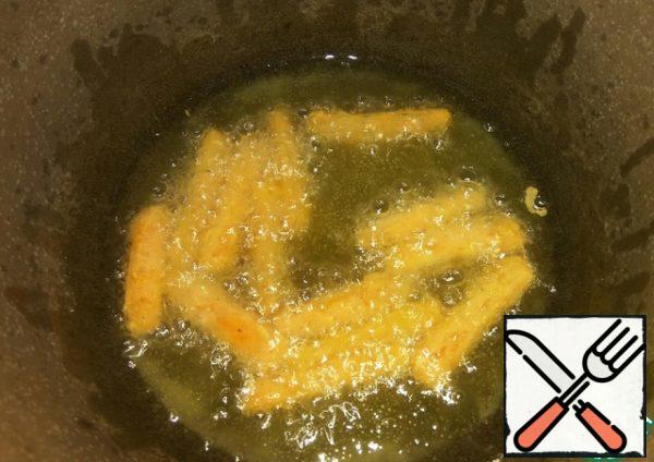 In a cauldron or deep-fried heat vegetable oil. Lower in hot oil part of carrot in breading.
Fry on medium heat until Golden brown about 4-5 minutes.