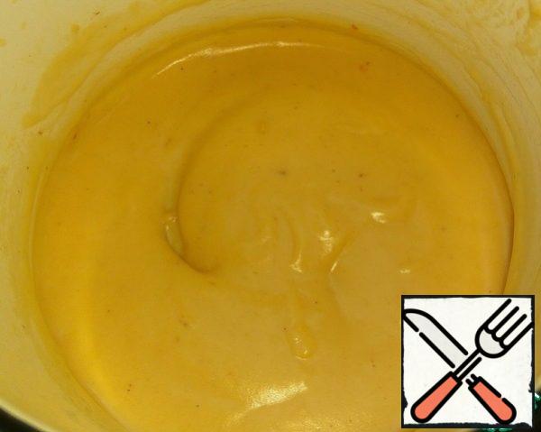 Cook over low heat, stirring with a whisk, until the sauce begins to thicken. As soon as the sauce began to thicken, remove from heat.