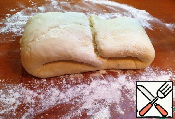 Then fold the dough across the width.
Leave for 15 minutes.