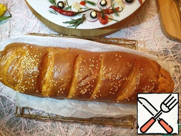 Bake the loaves in an oven preheated to 180 °C for 25-30 minutes.
Completely cool the roll on the grill.

