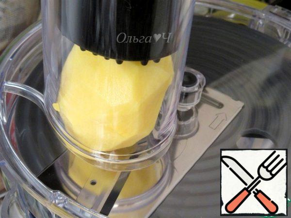 My assistant in the preparation of this dish is a food processor with a slicing nozzle.

