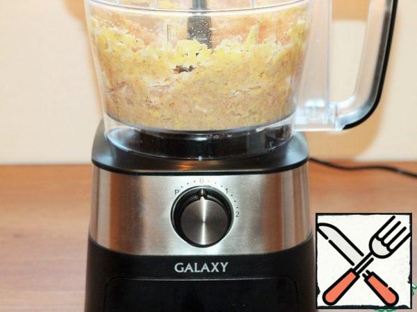 Grind the mixed products in a meat grinder or blender. I shredded in a food processor.