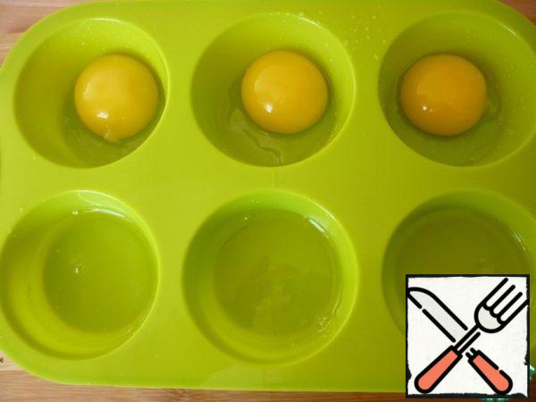 Within each cell separately pour the protein and separate the yolk.