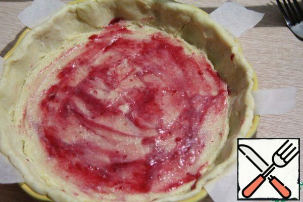 Put the almond cream on the dough and a little grease with pomegranate syrup. Bake at 170 degrees for about 30 minutes.