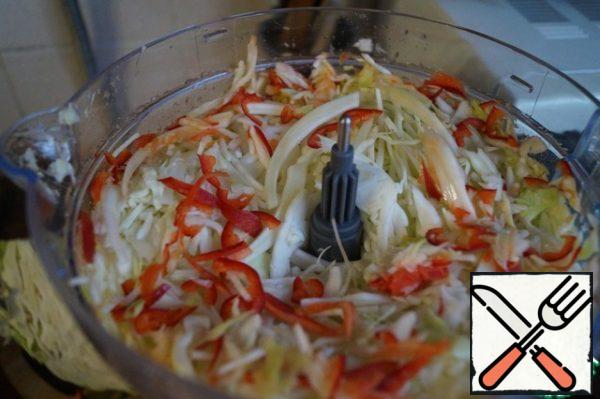 Cabbage and pepper perfectly, and most importantly quickly chopped.