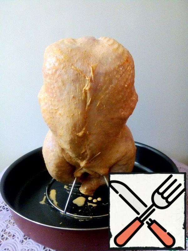 At the end of time, set the chicken on a special stand or on a jar of water, in which to add any spices. Chopping toothpicks open and just chop off a toothpick neck.