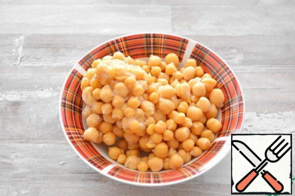 Boil the chickpeas in advance until very soft.
I always boil a lot of chickpeas at once, then cool it, pack it in small bags and put it in the freezer. It is very convenient, it is always at hand.
