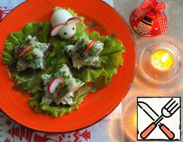 Snack Toast with Herring "New Year" Recipe