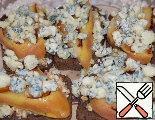 Croutons with Pear and Blue Cheese Recipe