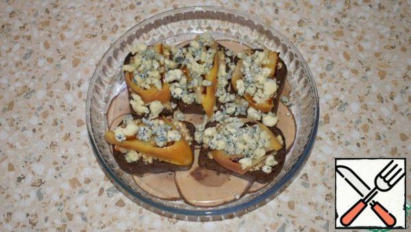 Add salt and pepper to taste. It can be served hot or cold.
Enjoy your meal.t