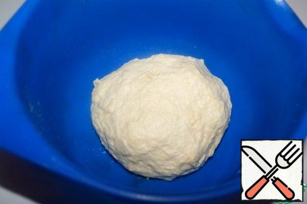 Roll the dough into a ball, cover with a film and send it to a warm place for 45-60 minutes. I have a microwave oven.
