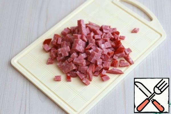 Semi-smoked sausage (100 g) cut into small cubes.
