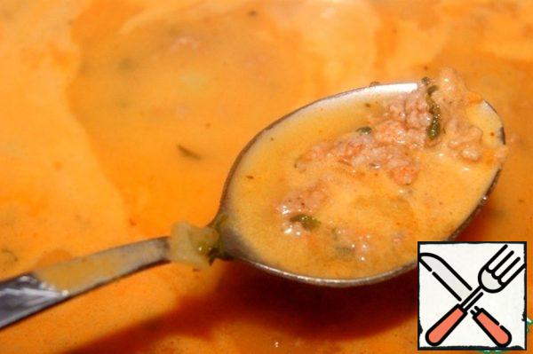 The soup is ready. Remove from the heat and let it brew.
