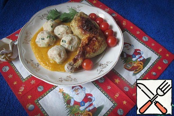 Serve the chicken legs with a generous portion of sauce.
A great side dish is mashed potatoes or bread dumplings, which perfectly collect delicious sauce.
Have fun!