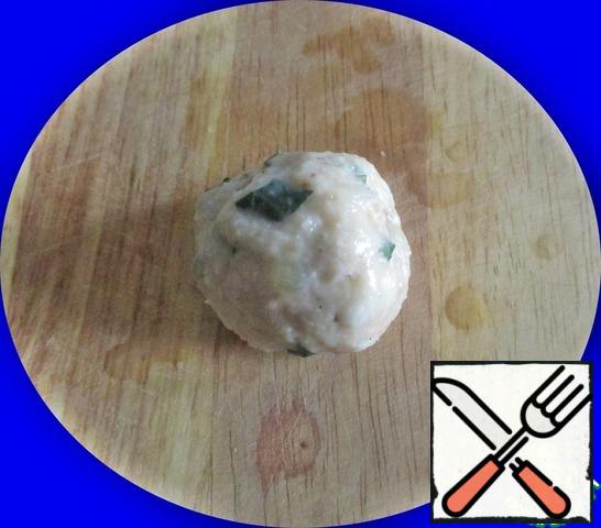 With wet hands, roll up the bread dough ball, the size of a ping-pong ball. To dumplings turned out for sure, I advise you to cook one ball on trial in boiling salt water: if the mass does not fall apart in the water, then everything is good.