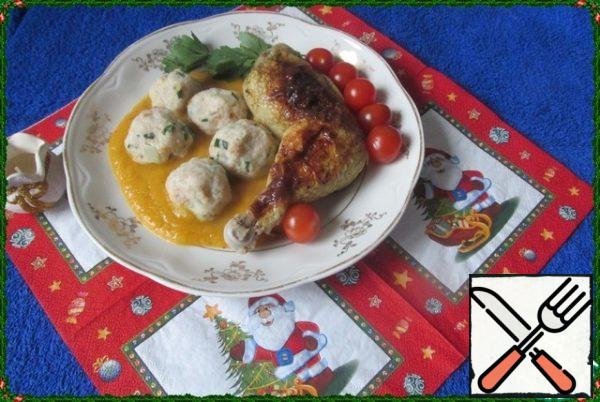 Then everything is simple: roll the balls with wet hands and boil them in portions in boiling salted water for 8 minutes after surfacing.
Immediately put them on plates, pour melted butter over them if you are going to use them as an independent dish, or spread with the sauce obtained during the preparation of meat dishes.
And may everything be delicious for you!