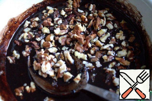 Melt the glaze over low heat and add any roasted nuts or seeds. If the glaze seems very liquid, just boil it over the fire.
