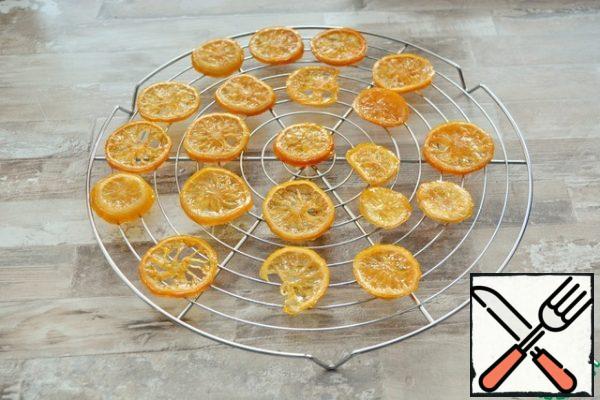 Spread the resulting candied fruit on the grid. Let it dry. You can leave it in your room for the night. You can dry in a warm oven for 20 minutes.But in the oven there is a danger of over-drying them, so see for yourself. I was drying the night in room.