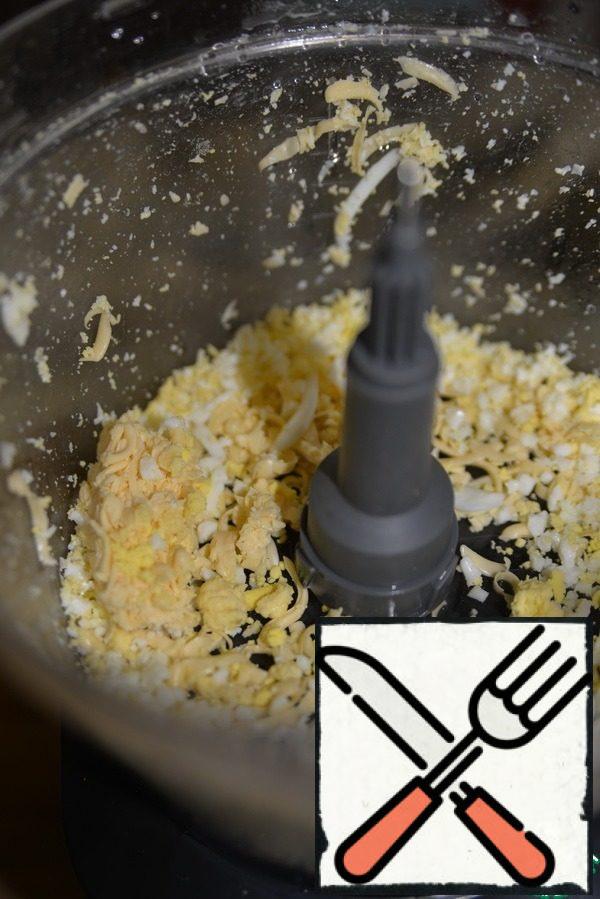 Also grind the boiled egg with a food processor.