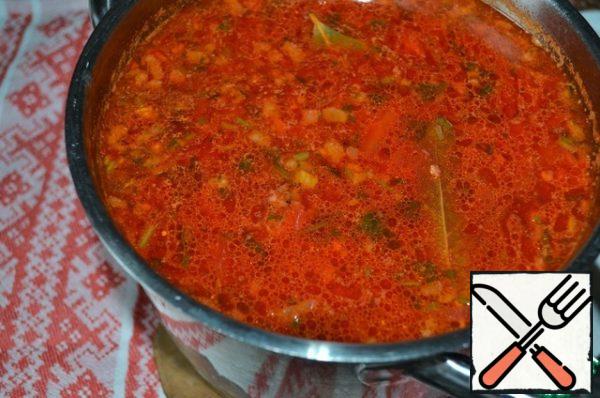 If necessary, lightly chop the potatoes.
Add salt/sugar to your liking.
And at the very end, add and mix the dressing with herbs, garlic and lard.
Let it boil and remove from heat.
