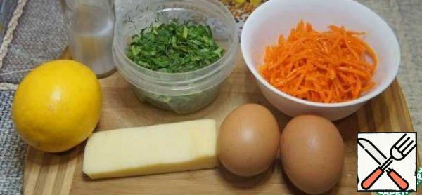 Prepare the rest of the products. Finely chop the greens. Hard-boiled eggs. Cool and grate on a coarse grater. Grate the cheese on the same grater.
