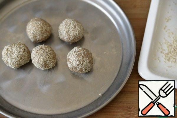 From the finished pate make balls the size of a large walnut. By
I got 30 PCs. Roll balls in sesame. And put it in the refrigerator (freezer).