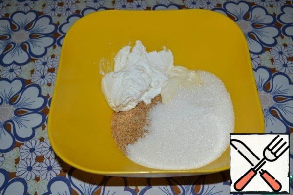 Pour the crumbs into a deep bowl, add ricotta cheese, sour cream and sugar.
