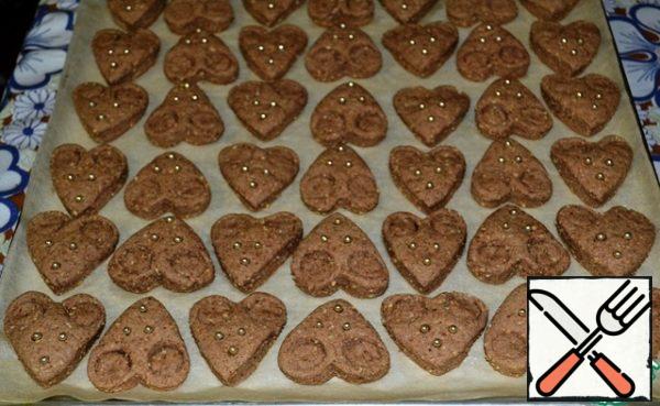 Place the cookies on a baking sheet lined with baking paper. Place in a preheated oven and bake at 180 degrees for 20 minutes.
The finished cookies should be stored in a closed container.
