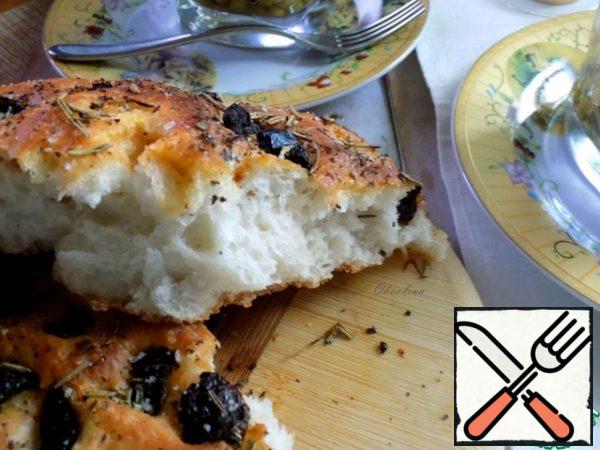 To serve. Tear off a piece. It's Focaccia's fault. Very beautiful.