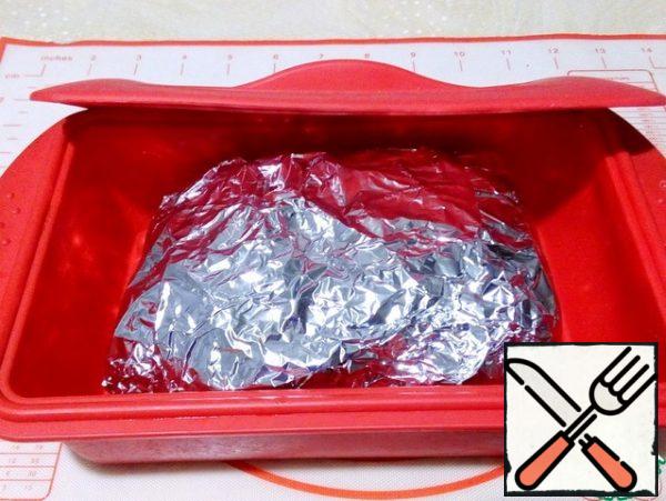Wrap it in foil, put it in a form, pour half a Cup of water on the bottom, cover with a lid and put it in a preheated 200°C oven, after 10 minutes reduce the heat to 170°C and simmer for 60 -80 minutes, focus on the readiness of the meat.