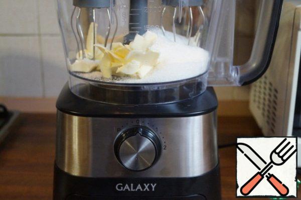 Place the soft butter and sugar in the bowl of a food processor and beat until fluffy. Then add the egg, beat again and add the ricotta. Beat until all the sugar is dissolved and the mass becomes lush.