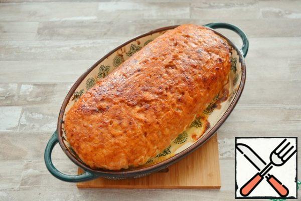 Return it to the oven, increase the temperature to 200 °C and brown the roll.
