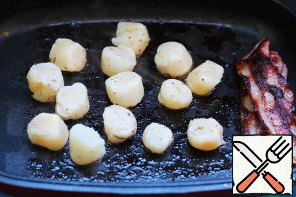 Fry the scallops in bacon-greased oil for 1 minute on each side and season.
