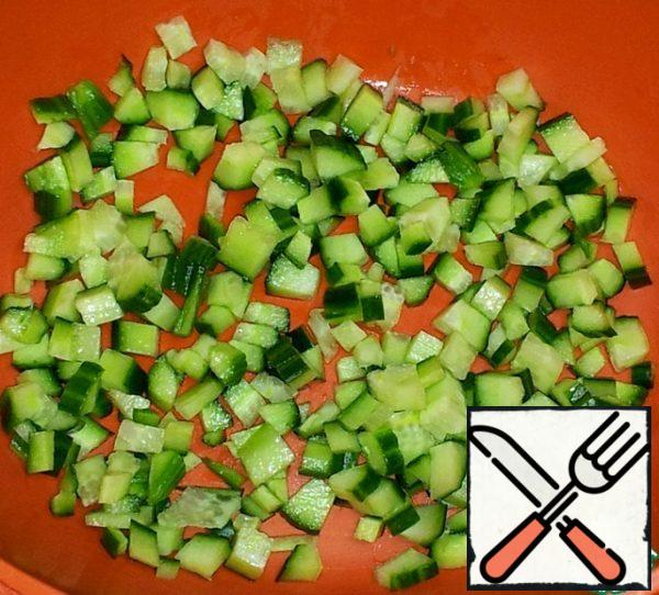 Cut the fresh cucumber into small cubes.