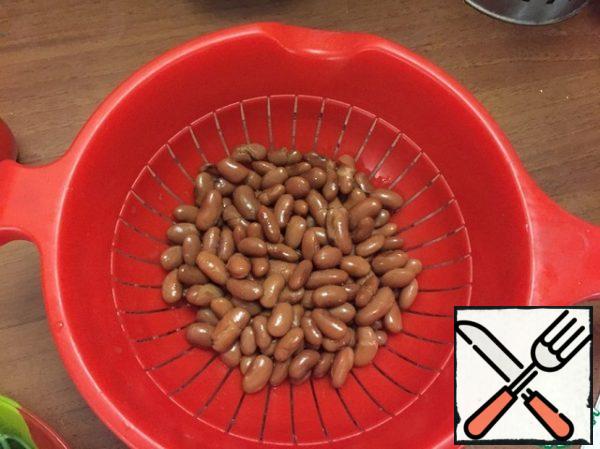 Put the canned beans in a colander.