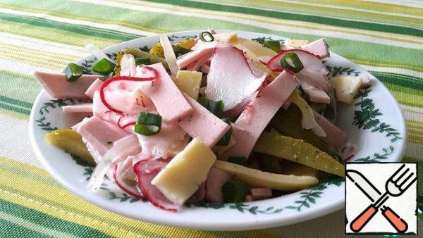 In a salad bowl, mix sausage, cheese, radishes and gherkins with pickled onions. Pour the marinade from under the gherkins, pepper, check for salt and, if necessary, sugar. Let stand for 30 minutes and serve, sprinkled with green.