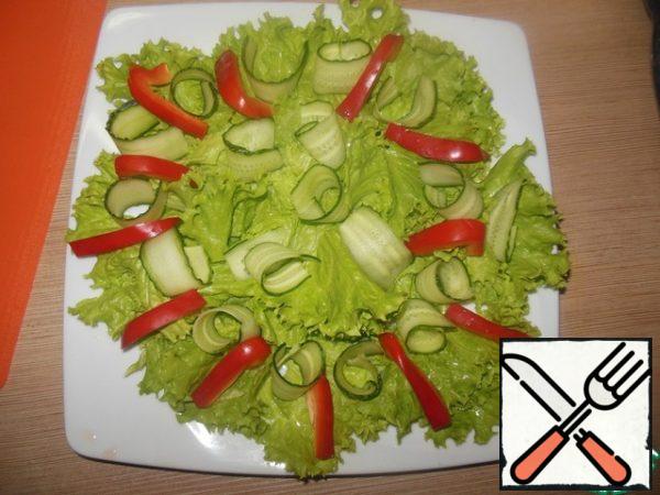 Pepper cut into long plates.
