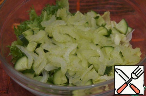 Add the celery, cut into thin slices.
