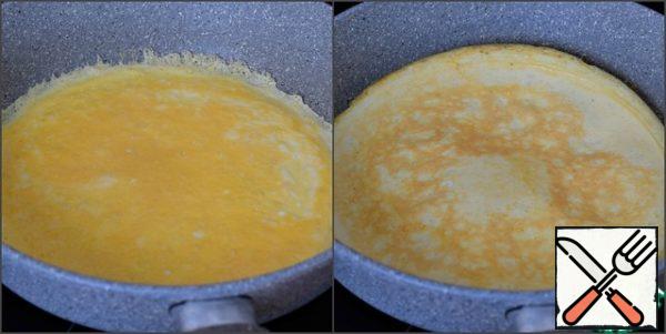 Fry an egg pancake in well-heated sunflower oil (1 tbsp.l.). Fry on both sides for 1-2 minutes. Non-parliamentary.

