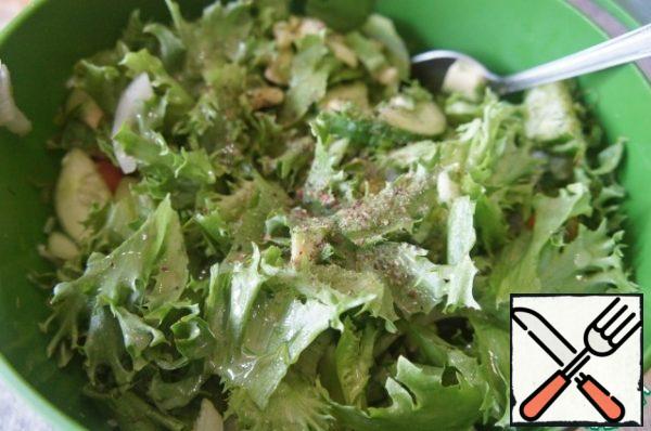 All ingredients are easily and neatly mixed in a large deep bowl.
Add the cherries to the salad and sprinkle with a mixture of peppers to taste.
Pour the dressing over the salad and mix gently again.