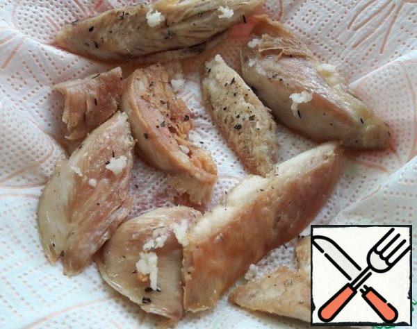 Transfer to a paper towel. Sprinkle with chopped garlic.

