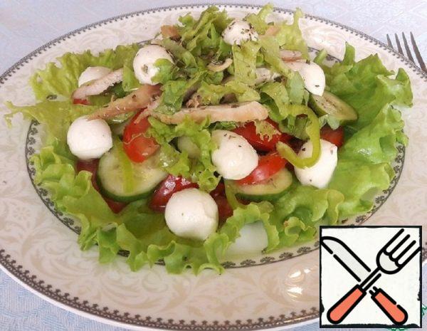 Vegetable Salad with Chicken and Mozzarella Recipe